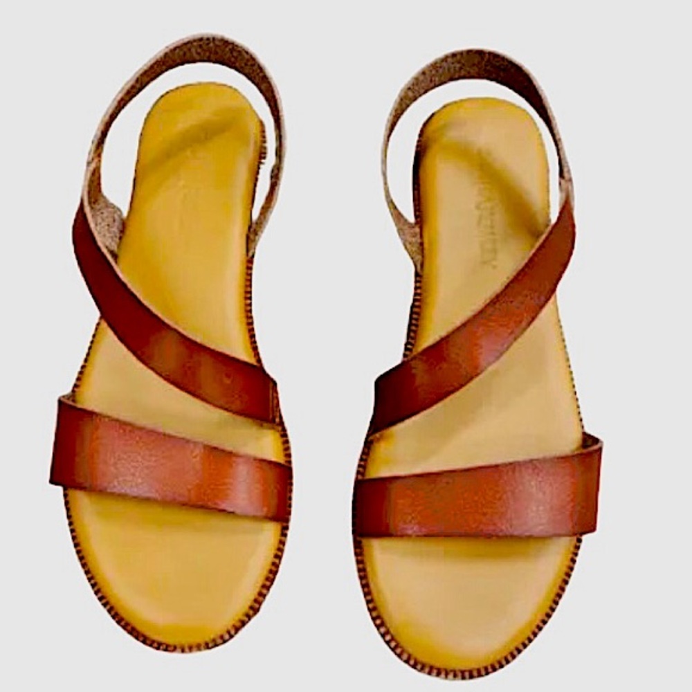 Cynthia Rowley leather brown side buckle Sz 7.5 fit more like 8
